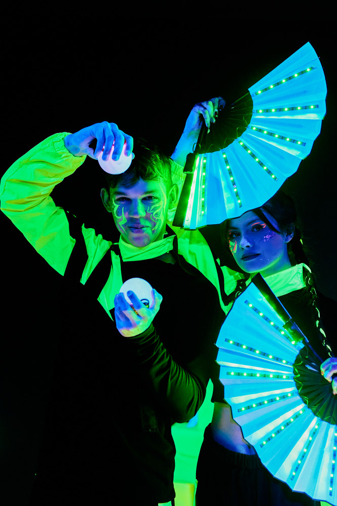 Неонове шоу